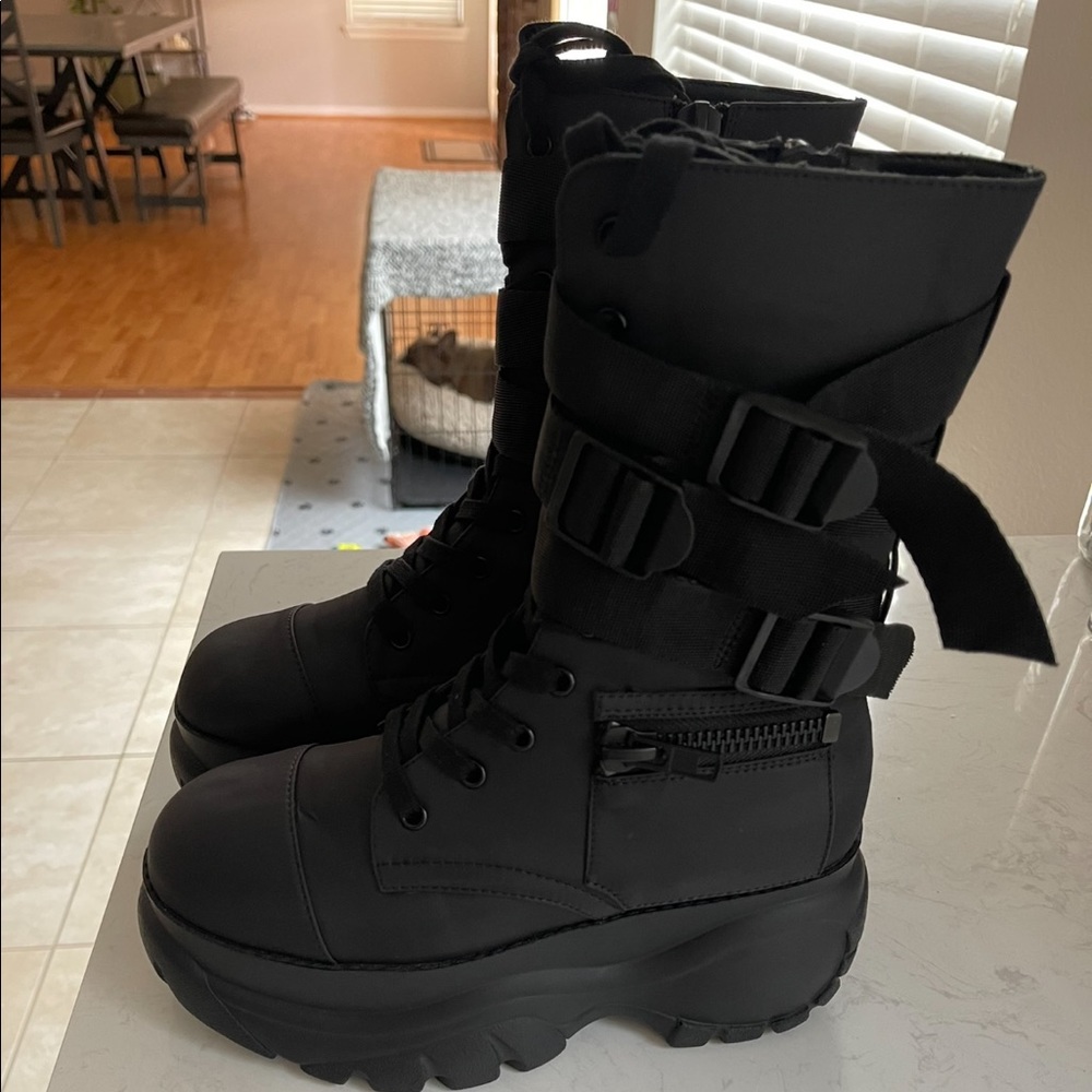 NWT Mad Hustle Pocket Combat Boots